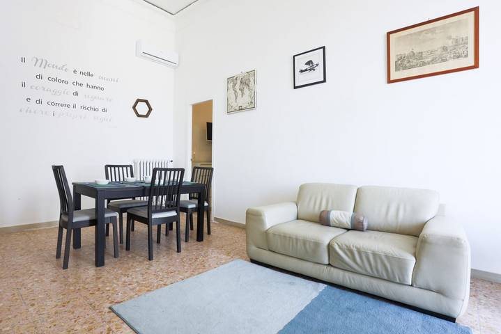 Ganze Wohnung, Ferienwohnung für 2 Personen mit Balkon/Terrasse in Neapel, Neapel Provinz