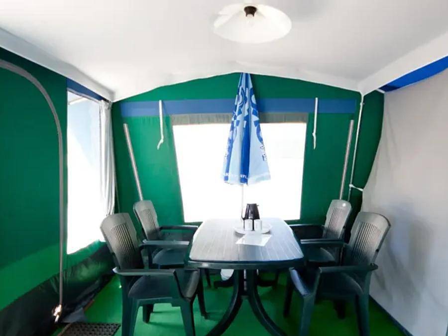 Camping Les 3 Lacs du Soleil  - Bungalow de lona 6 personas - Tienda tipo bungalow Bt in Trept, Región de La Tour-du-Pin