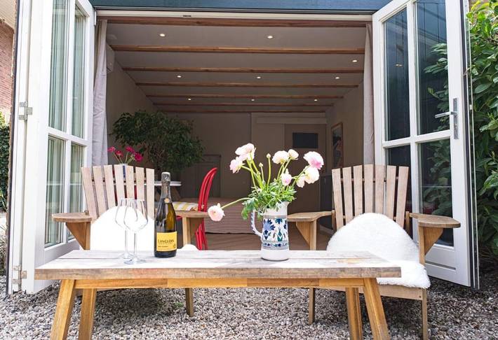 Pension voor 2 personen, with Terras and Tuin as well as Uitzicht in Bloemendaal