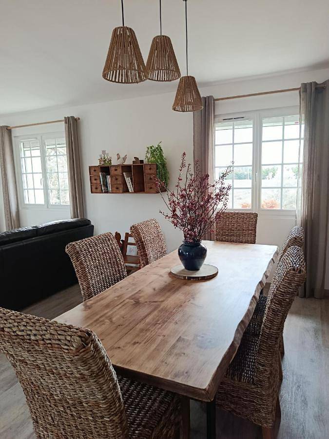 Location de vacances pour 8 personnes, avec vue et jardin, animaux acceptés à Montbrison-sur-Lez