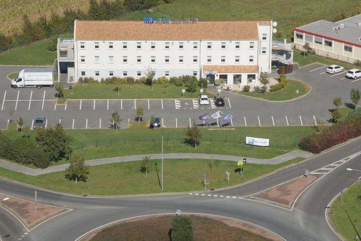 Hôtel pour 2 personnes, avec terrasse, animaux acceptés à La Crèche - 2
