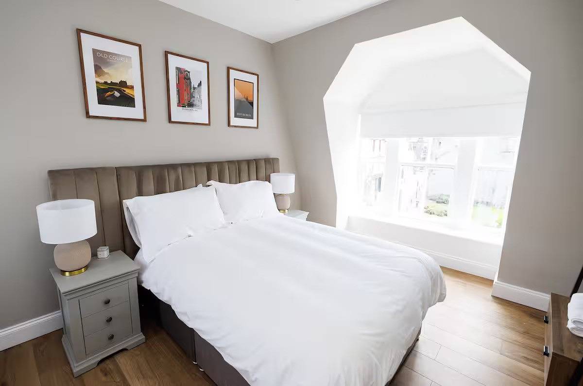Entire holiday apartment, Cosy Apartment in the Heritage Quarter - Sleeps 2 in Dunfermline, Fife region