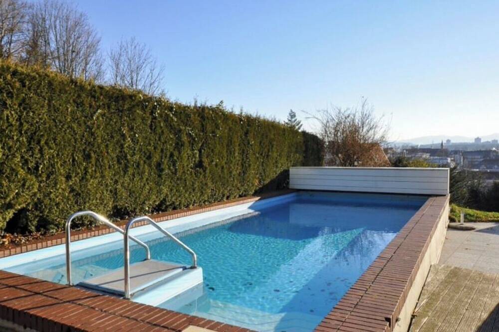 Urlaub mit Pool und Blick auf die schwäbische Alb in Nürtingen, Landkreis Esslingen