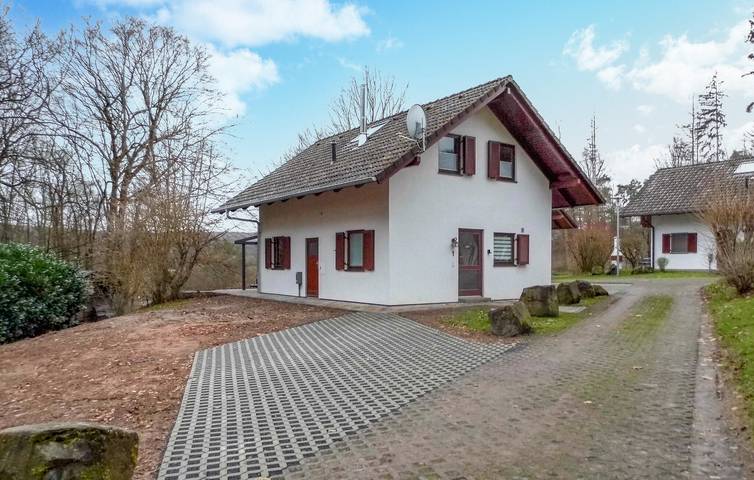 Ferienhaus für 8 Personen, mit Terrasse und Garten in Neuenstein