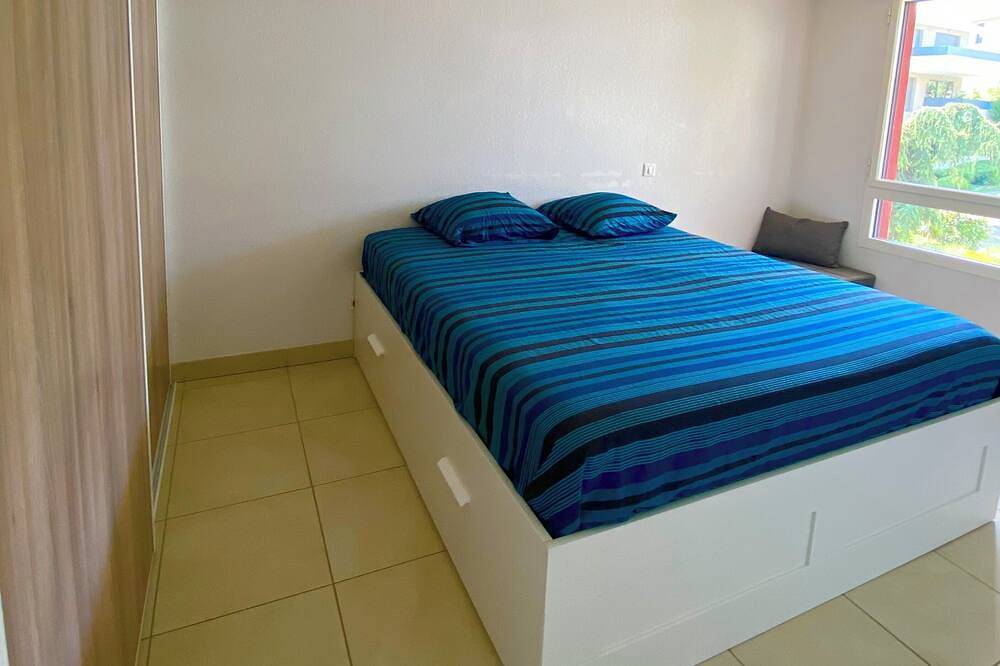 Entire apartment, Beautiful F2, residence with swimming pool in Juvignac, Côte d'Améthyste