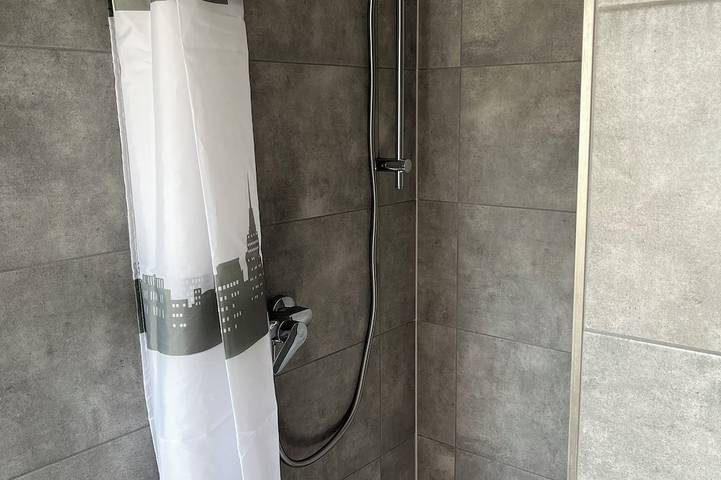 Ganze Wohnung, Möbliertes Apartment mit Küche, Esszimmer, Schafzimmer und Bad in Hamm Mark in Hamm, Ruhrgebiet