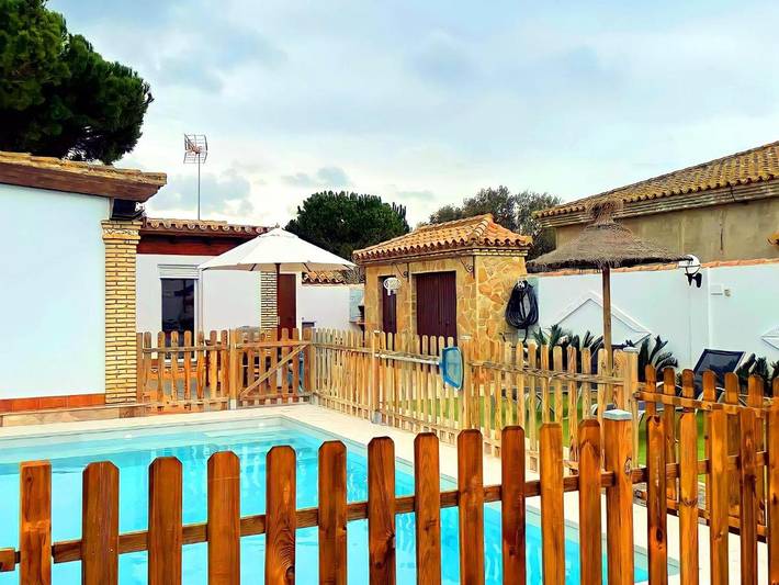 Ferienhaus für 6 Personen, mit Terrasse und Garten sowie Pool