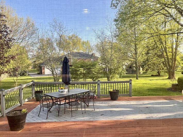 Vacation rental for 12 people, with pool and yard in Louisville