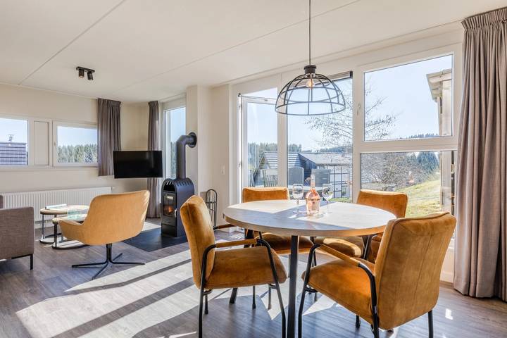 Bungalow für 4 Personen, mit Balkon/Terrasse und Terrasse im Sauerland - 2