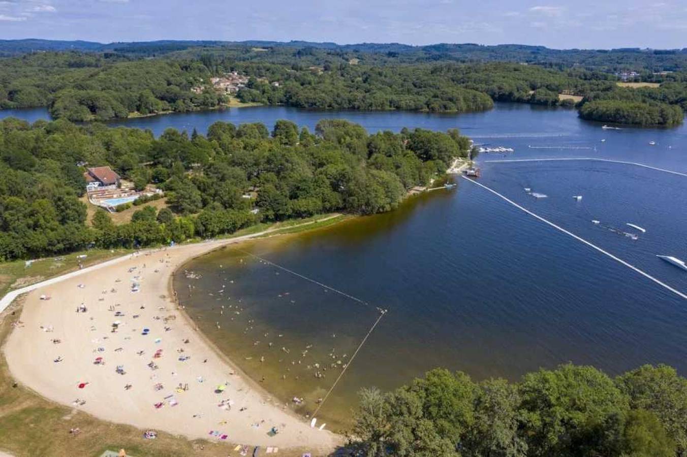 Camping 4 étoiles - Piscine  - eeiige in Saint-Pardoux, Région de Bellac