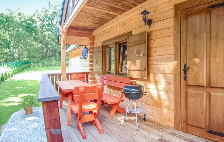 Ferienhaus für 6 Personen mit Terrasse in Powiat Sławieński