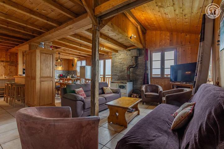 Chalet pour 8 personnes, avec balcon dans Massif du Mont-Blanc - 2