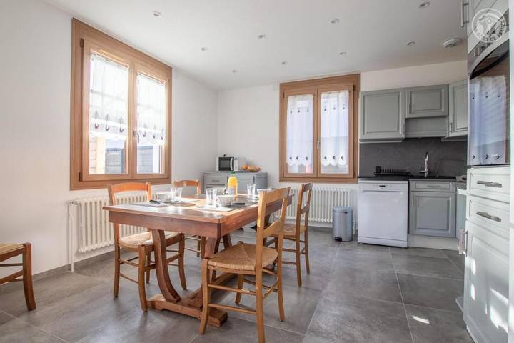 Casa de vacaciones para 4 personas, con terraza además de jardín y jacuzzi - 1