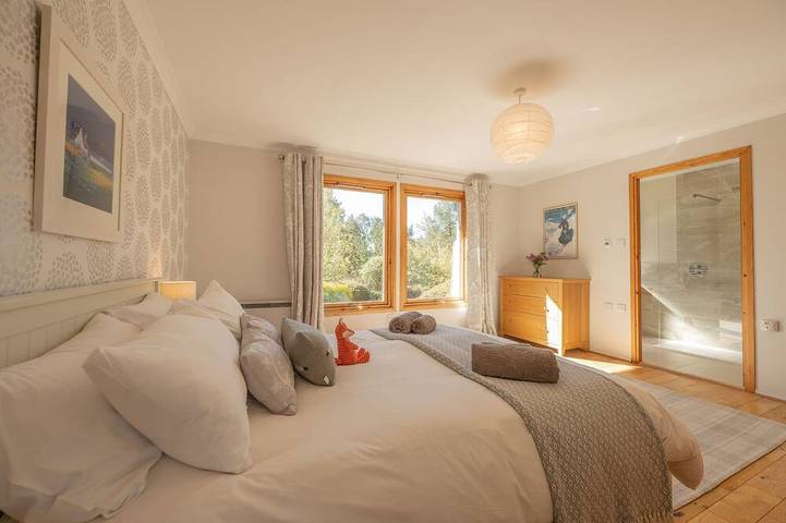 Mallachie - sleeps 8 guests  in 4 bedrooms in Boat of Garten, Highlands
