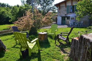 Gîte pour 4 personnes, avec piscine ainsi que terrasse et jardin à Cayriech