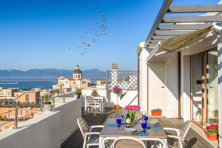 Holiday rental for 4 people, with balcony and hot tub in Cagliari