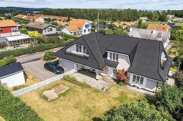 Ferienhaus für 10 Personen, mit Balkon und Whirlpool sowie Garten - 1