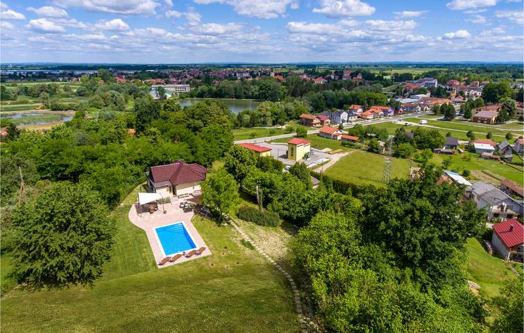 Ferienhaus für 6 Personen, mit Terrasse und Ausblick sowie Pool, mit Haustier