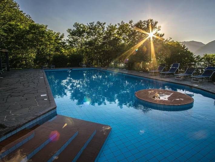 Ferienwohnung für 2 Personen, mit Balkon und Terrasse sowie Garten und Pool