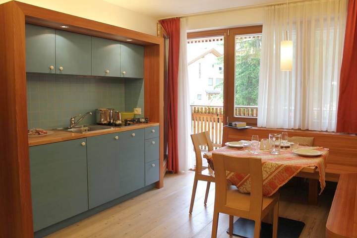 Ferienhaus für 4 Personen, mit Balkon und Whirlpool sowie Terrasse und Garten in La Villa