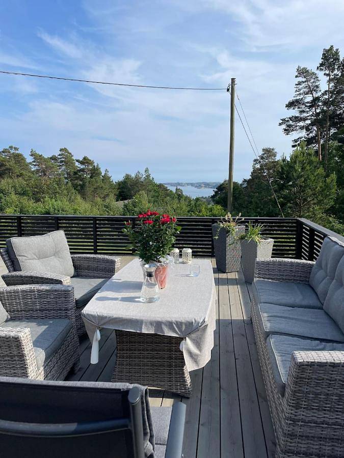 Peaceful seaside cabin with guest house - large private outdoor areas and boat available on request in Mandal