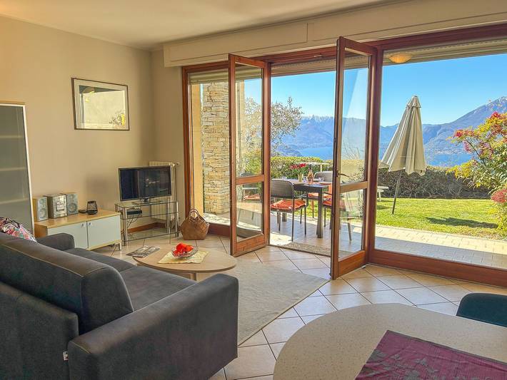 Ganze Wohnung, Paradiso Luna Garten-Ferienwohnung mit Pool in Vestreno, Valvarrone