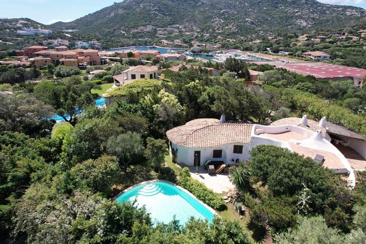 Villa per 7 persone, con Balcone e Terrazza nonché Giardino e Piscina a Porto Cervo