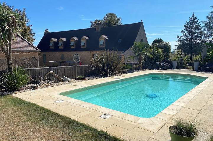 Location de vacances pour 24 personnes, avec jardin et terrasse, animaux acceptés à Paunat
