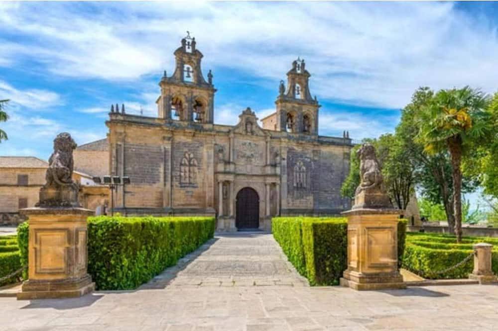 Entire apartment, Central 1-Bedroom Apartment in Historic Úbeda - Aurora2 in Úbeda, Jaén Province