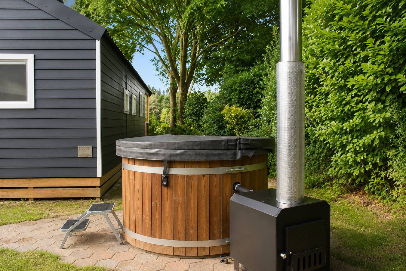 Camping ’t Veld — Strandchalet met hottub | 4 personen in Hardenberg, Regio Zwolle