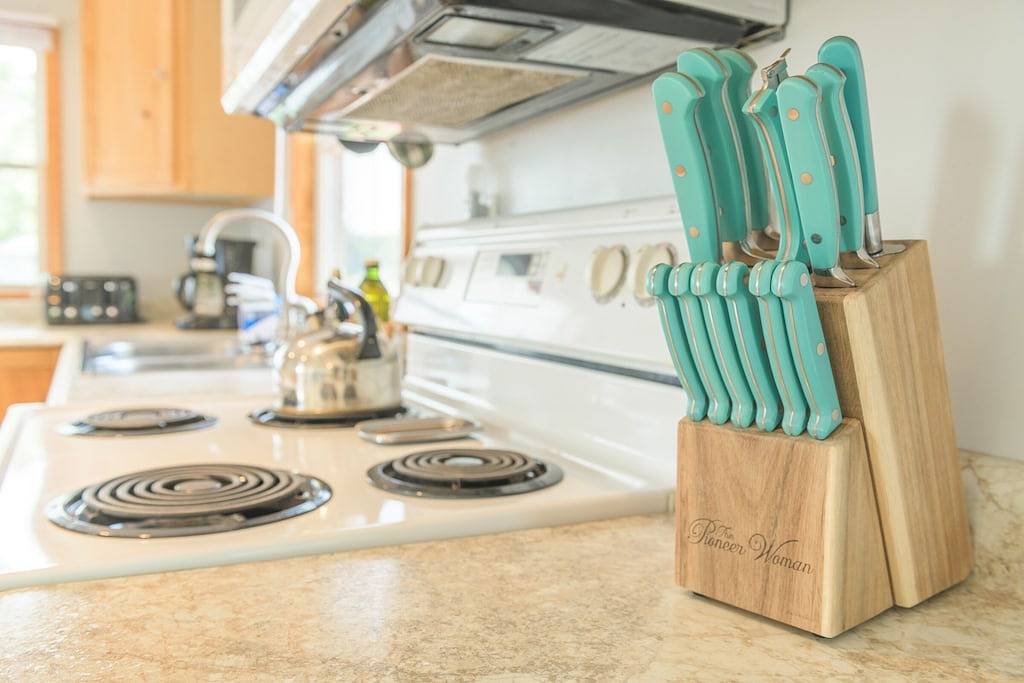 Lakefront Cozy Cabin w/ Dock; 2 Br- 1Ba, One Hour from the Twin Cities in Chisago County