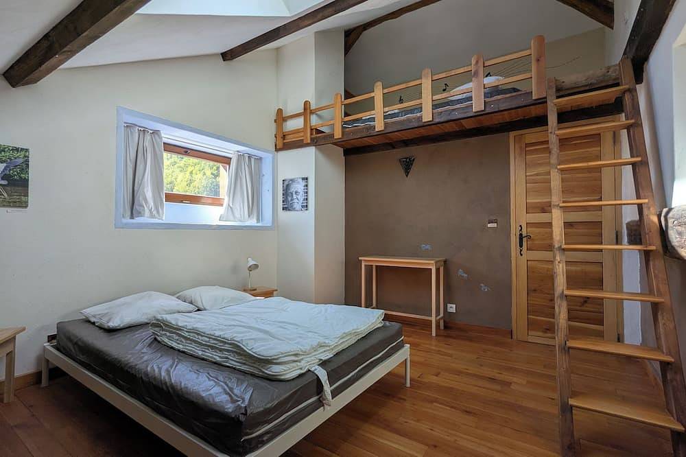 Renovated group gite with terrace, garden, lounges - Surlechemin.Marielle in Tullins, Isère