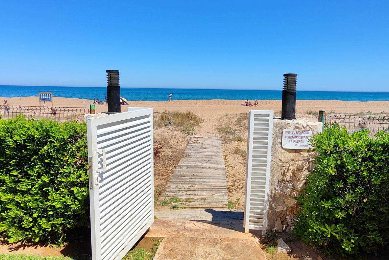 Apartamento entero, Apartamento de vacaciones para 6 personas con balcón/terraza in Almadraba, Costa Blanca
