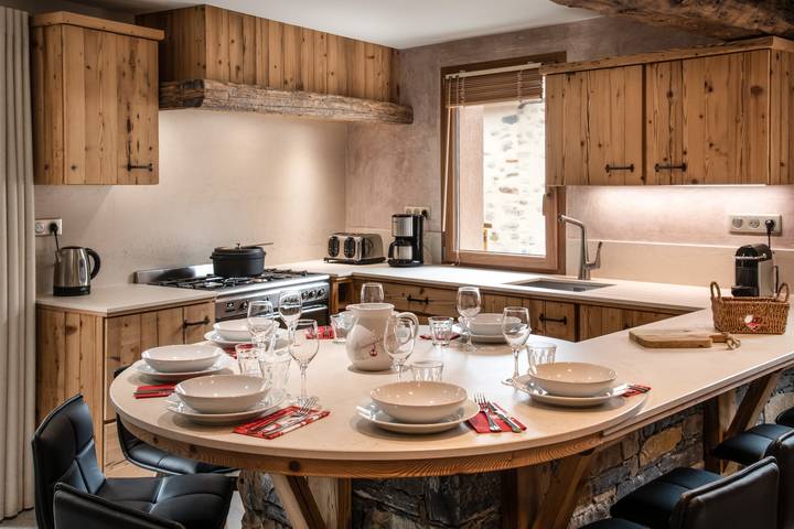 Gîte pour 12 personnes, avec sauna ainsi que jacuzzi et balcon, adapté aux familles dans Aime-la-Plagne - 2