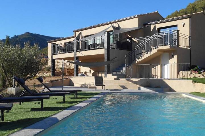 Location de vacances pour 8 personnes, avec Terrasse et Jardin à Propiac