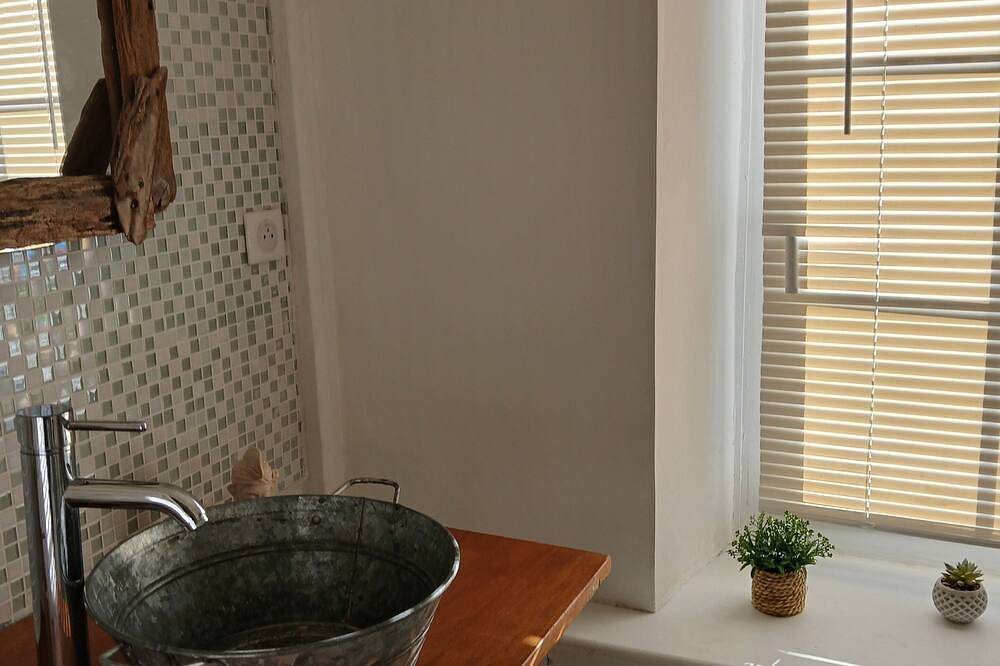 Hotel room 2 pas de pont aven;concarneau. Offering wellness activities. in Bannalec, Quimper region