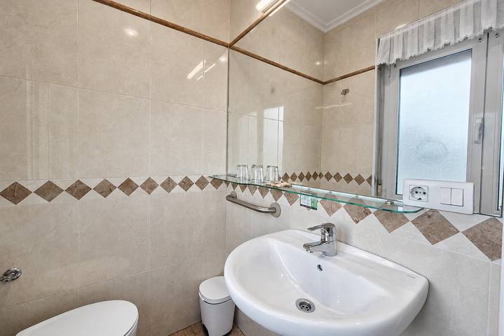 Ganze Wohnung, C27B02 Twin Comfort Hostería El Capricho in Piélagos, Kantabrische Küste