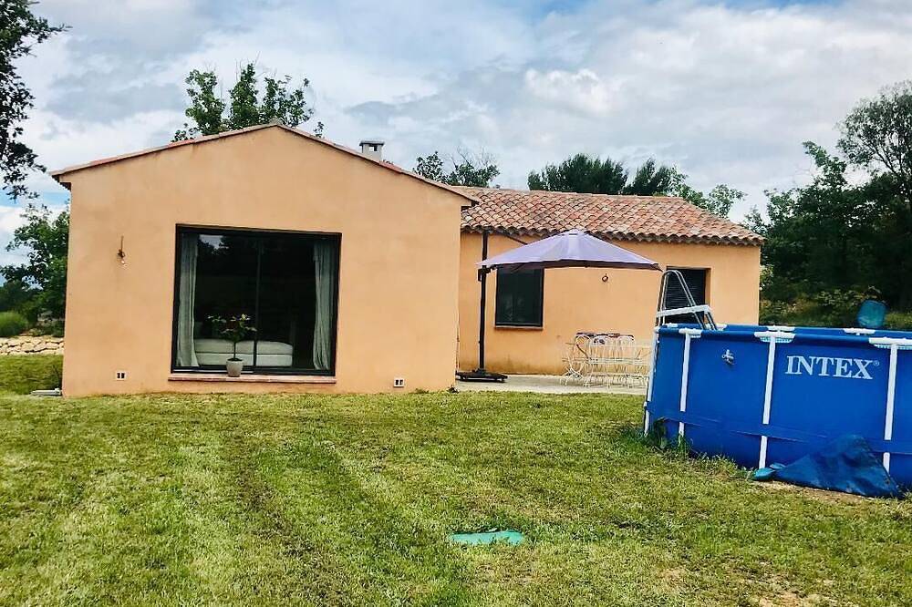 Quiet Provencal hillside villa, 10 minutes from Aix center, with no neighbors in Meyrargues, Region de Aix-en-Provence