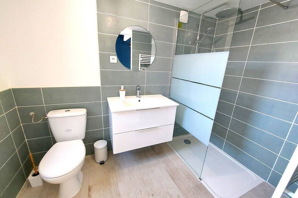 Bungalow house with mezzanine and exterior, sleeps 2 to 4, 10km from Puy du Fou in Les Herbiers, Valle del Loira