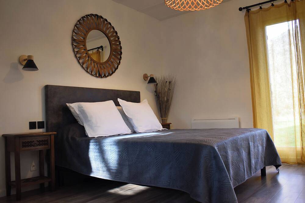 Luxury riverside cotage in a listed medieval village. in Sainte-Eulalie-d'Olt, Parc naturel régional de l'Aubrac