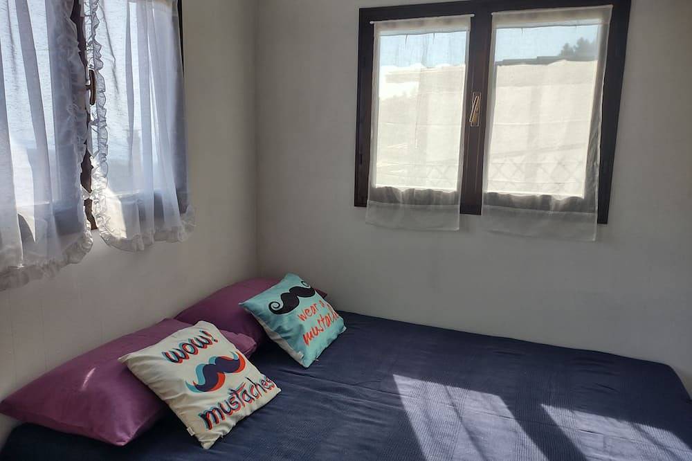 Bungalow Sixdays 3 with outdoor hot tub. in San Giacomo (Camporosso), Camporosso