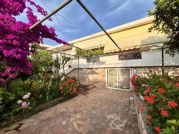 Gîte pour 2 personnes, avec jardin ainsi que vue et balcon dans Ksamil