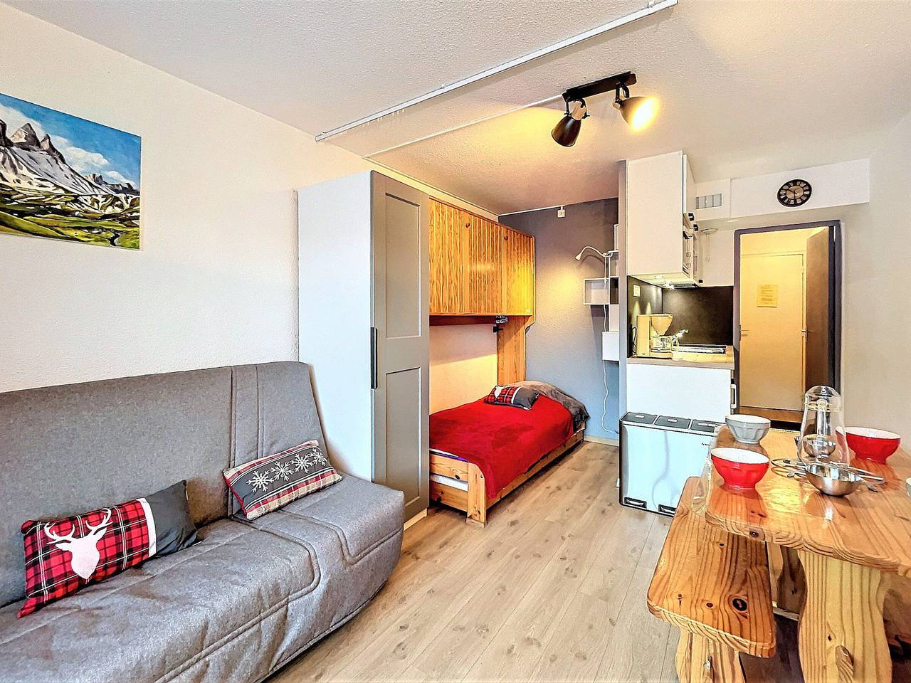 Studio entier, Studio lumineux 4 pers, skis aux pieds, balcon, Wifi in Le Corbier, Villarembert