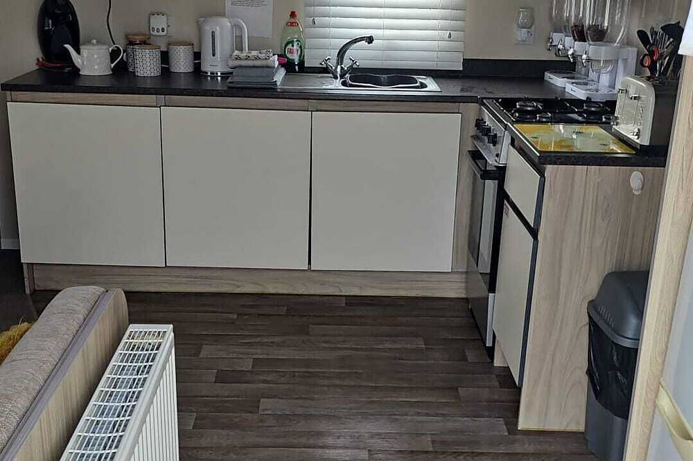 3 Bed Caravan - Sleeps 6 - Pets - Parking - Wifi in Ingoldmells, Lincolnshire