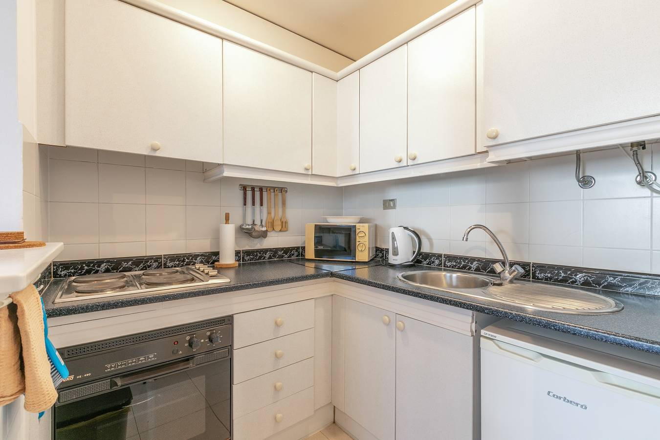 Appartement entier, Appartement de vacances « Golf Del Sur Oasis » avec piscine partagée, terrasse privée et Wi-Fi in Las Adelfas, San Miguel de Abona