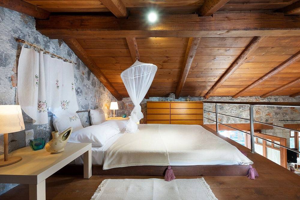 Fortino Villa, 1 Bd and attic, pool, near the sand in Chorafakia, Akrotiri (Chania)