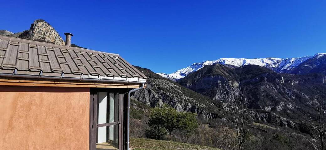 Auberge pour 2 personnes, avec jardin et terrasse dans Châteauneuf-d'Entraunes
