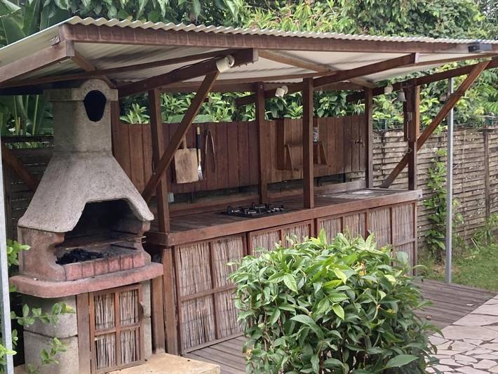 Gîte pour 2 personnes, avec jardin et piscine ainsi que vue et terrasse à Remire-Montjoly - 2