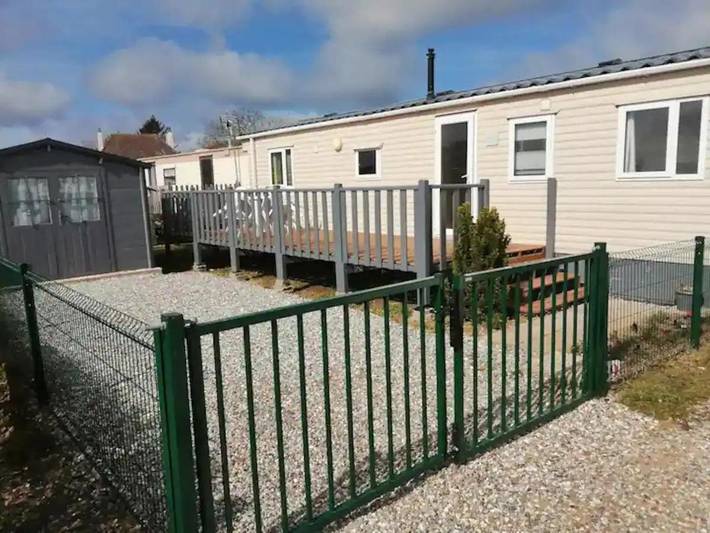 Camping pour 5 personnes, avec jardin et piscine