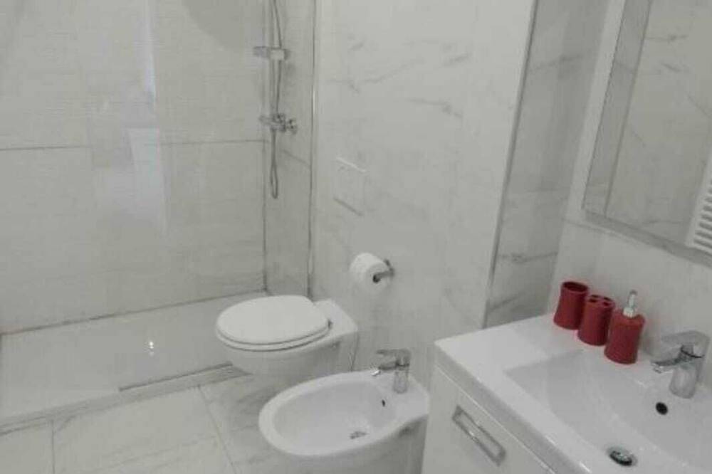 Modern Apartment With Lake View in Molveno, Brentagruppe